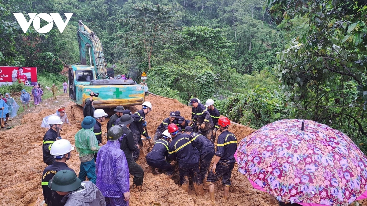 thirteen killed in ha giang landslide picture 2