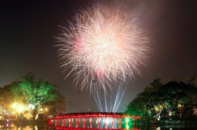 hanoi to provide 30 venues for liberation day firework show picture 1