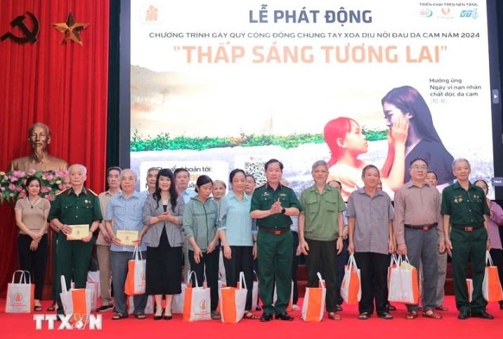 programme launched to support vietnamese ao victims picture 1
