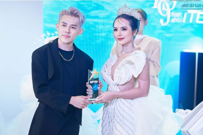 Miss Hanoi 2022 wins International Model Award at IFR 2024