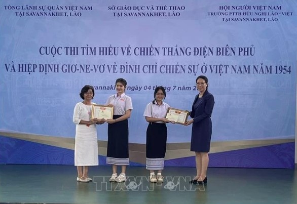 dien bien phu victory quiz held for lao students picture 1