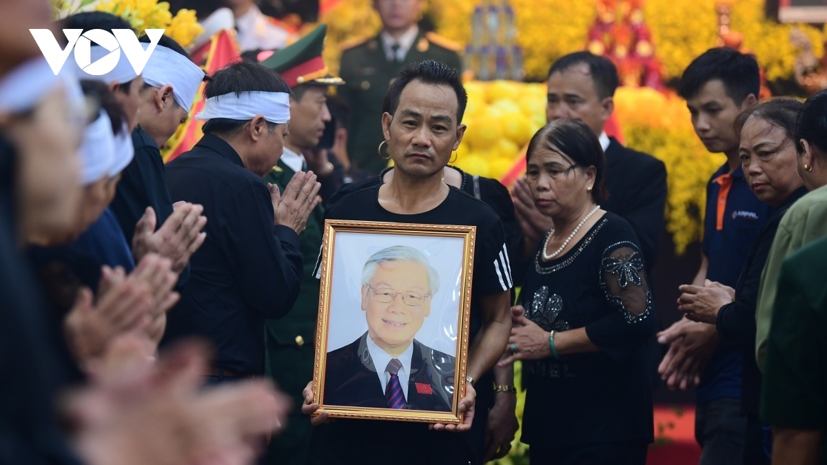 people nationwide bid adieu to party secretary general nguyen phu trong picture 17