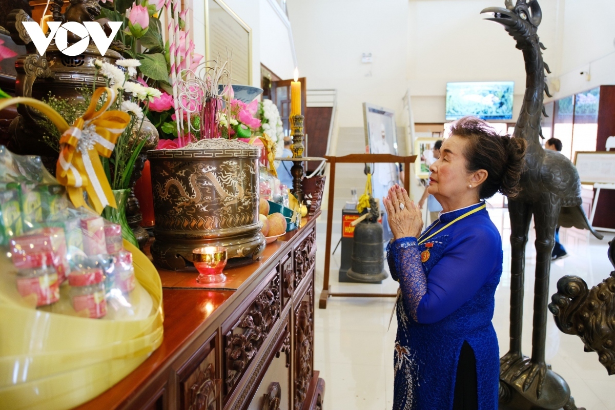 a tour around president ho chi minh relic site in thailand picture 9