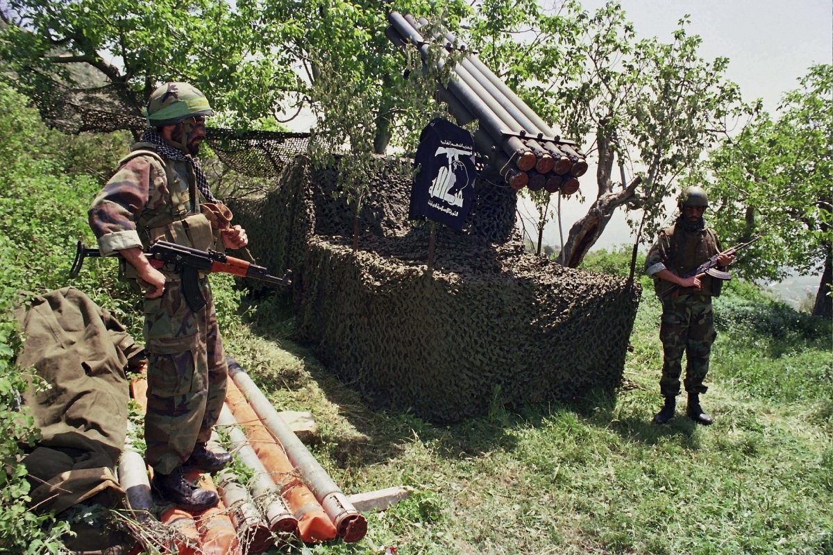 Hezbollah liên tiếp tập kích tên lửa sang Israel