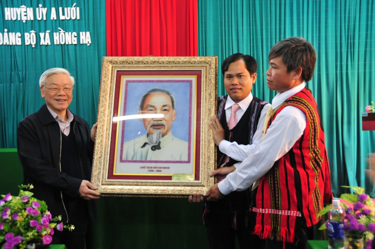 Dong bao dan toc thieu so vung cao thua thien hue nho on tong bi thu nguyen phu trong hinh anh 3