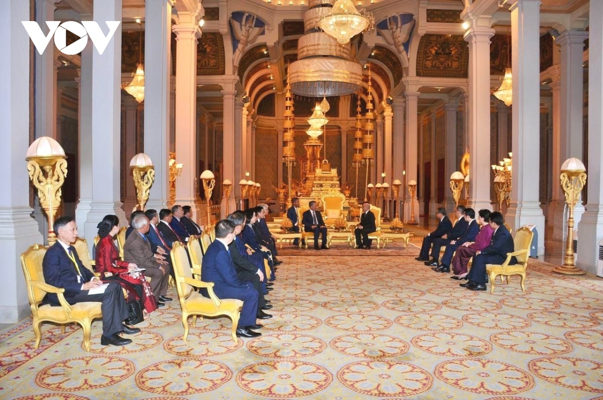 vietnam always gives top priority to developing ties with cambodia picture 2
