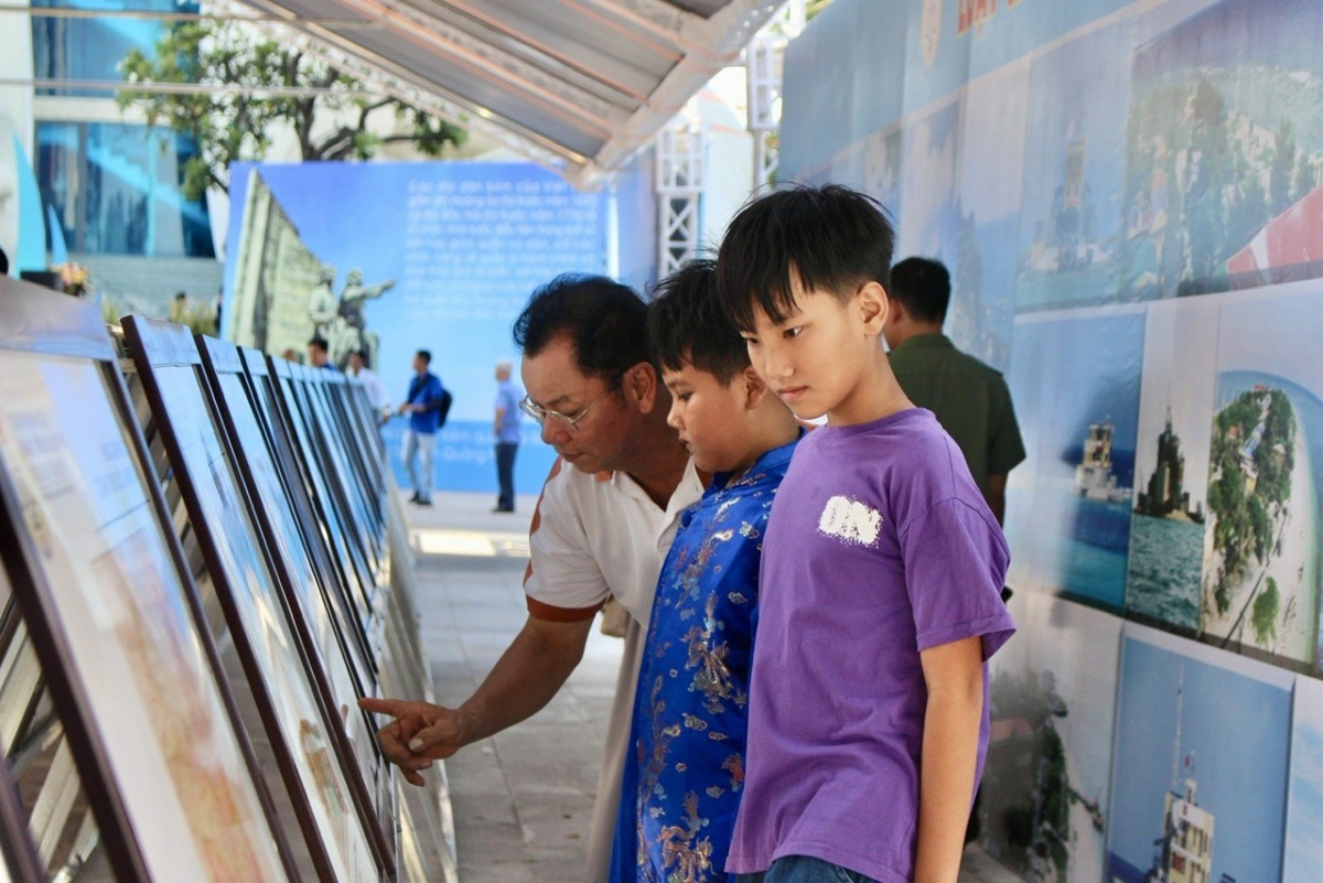 photo exhibition affirms vietnam s sovereignty over paracel, spratly islands picture 2