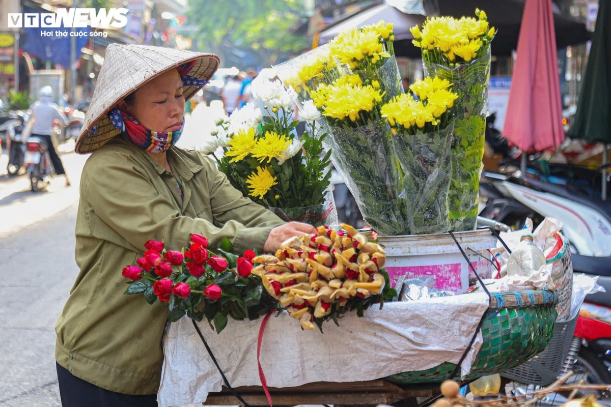 Do le ram thang 7 hut khach, nuom nuop nguoi mua hinh anh 7