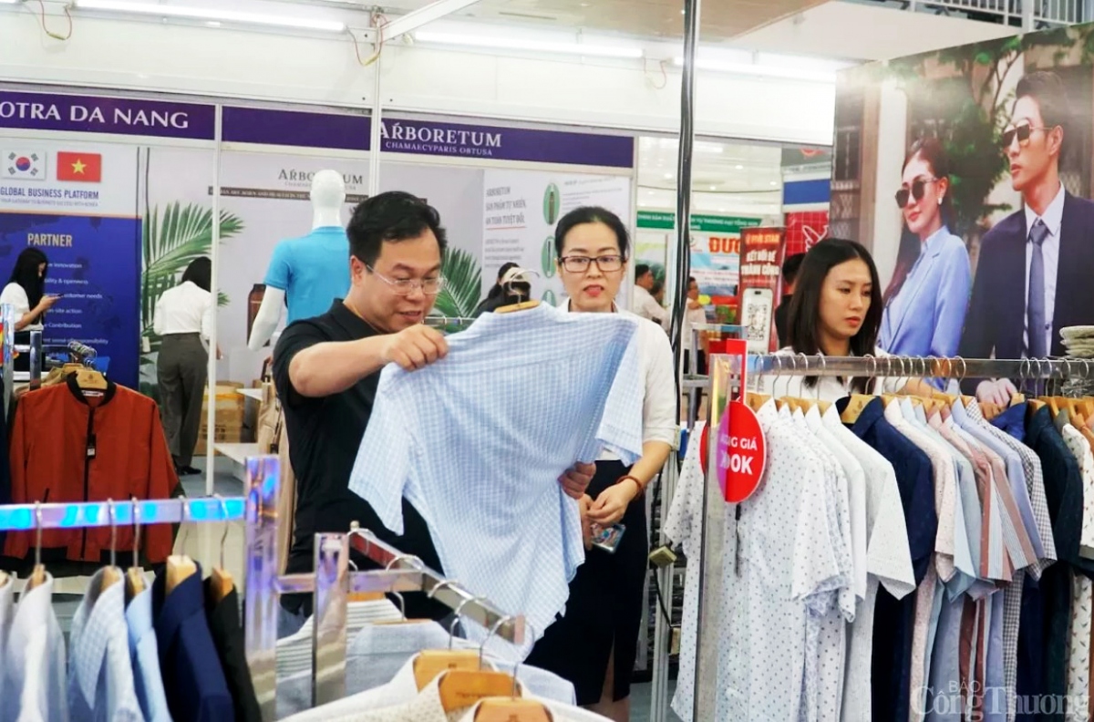 east-west trade, tourism, and investment fair gets underway in da nang picture 1