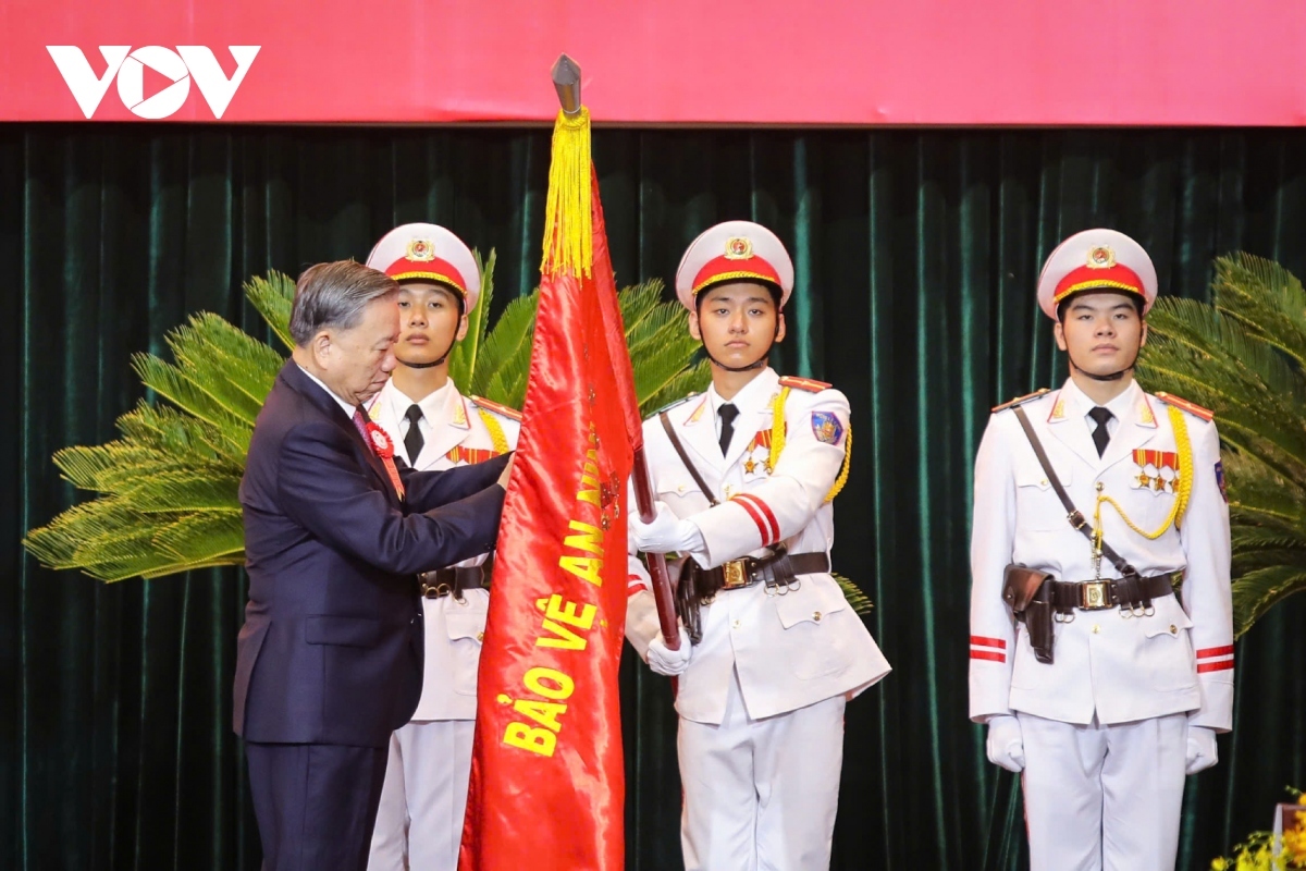 hero of the people s armed forces title awarded to ho chi minh city police picture 1 hero of the people s armed forces title awarded to ho chi minh city police picture 1