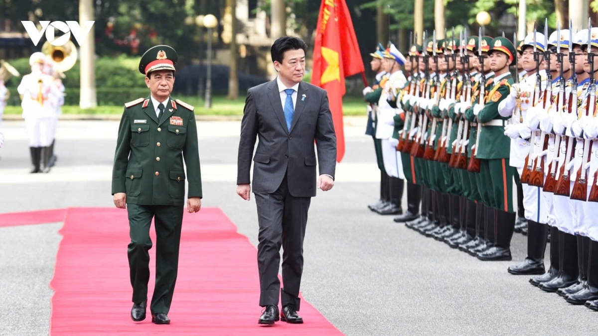 japanese minister of defense kihara minoru visits vietnam picture 1