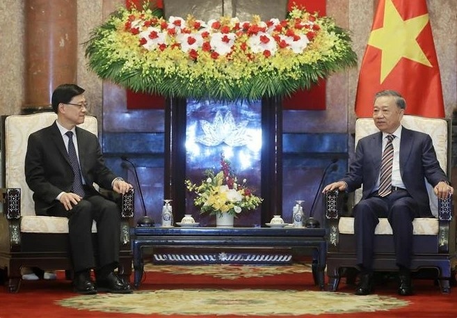 president welcomes chief executive of hong kong special administrative region picture 1