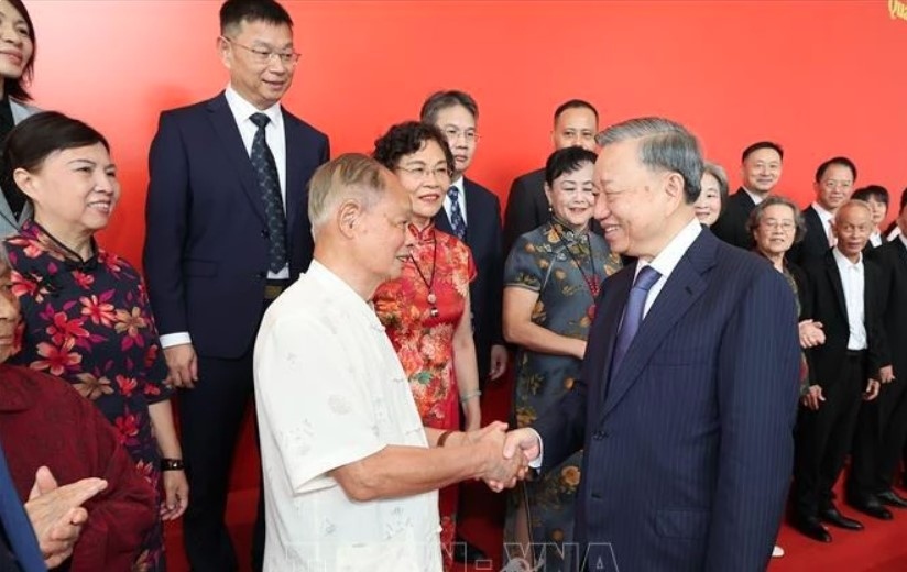 Top Vietnamese leader meets with Chinese representatives of friendship organisations