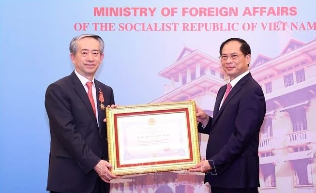 chinese ambassador honoured with friendship order picture 1