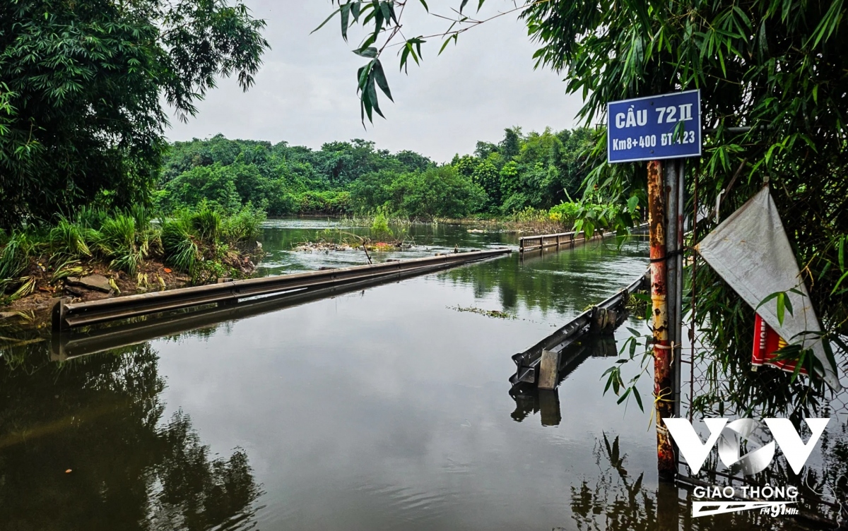 ha noi cuoc song bat tien cua nguoi dan vung lut hinh anh 2