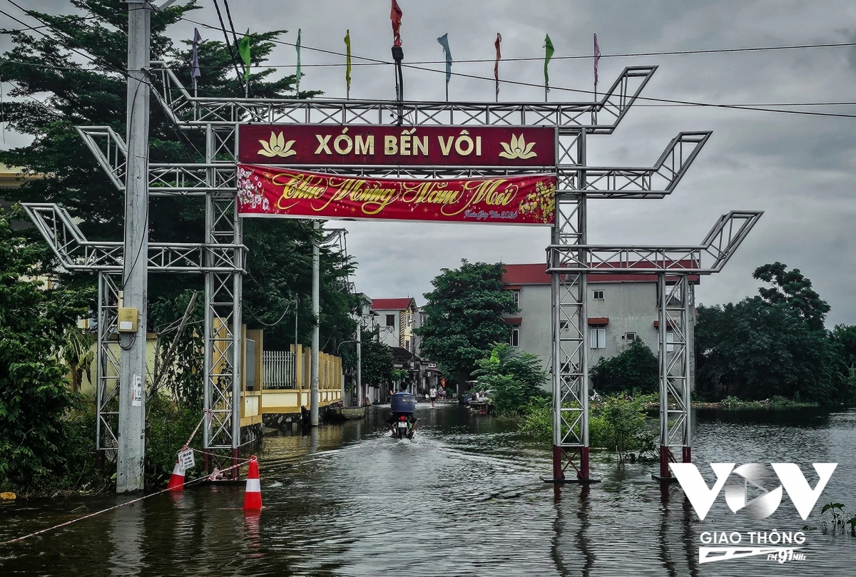 ha noi cuoc song bat tien cua nguoi dan vung lut hinh anh 9