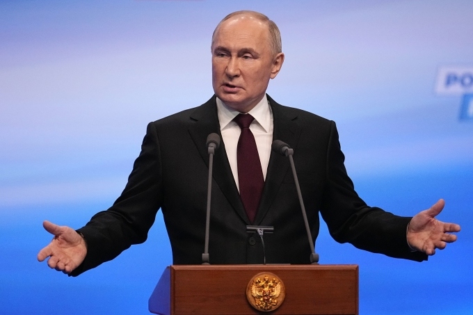 Tổng thống Nga Putin ký luật đồng bộ hoá nhập quốc tịch và nghĩa vụ quân sự