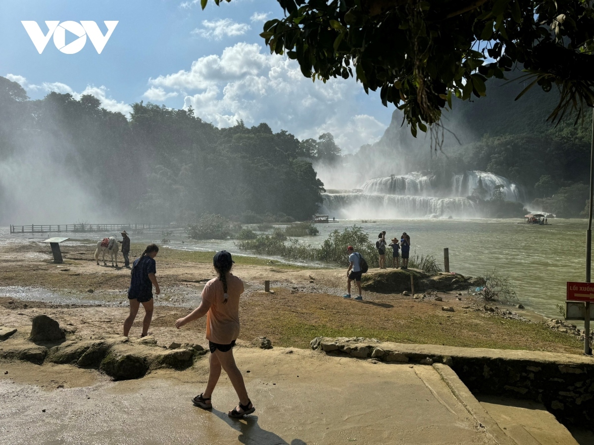 discovering ban gioc waterfall - one of the most beautiful worldwide picture 11