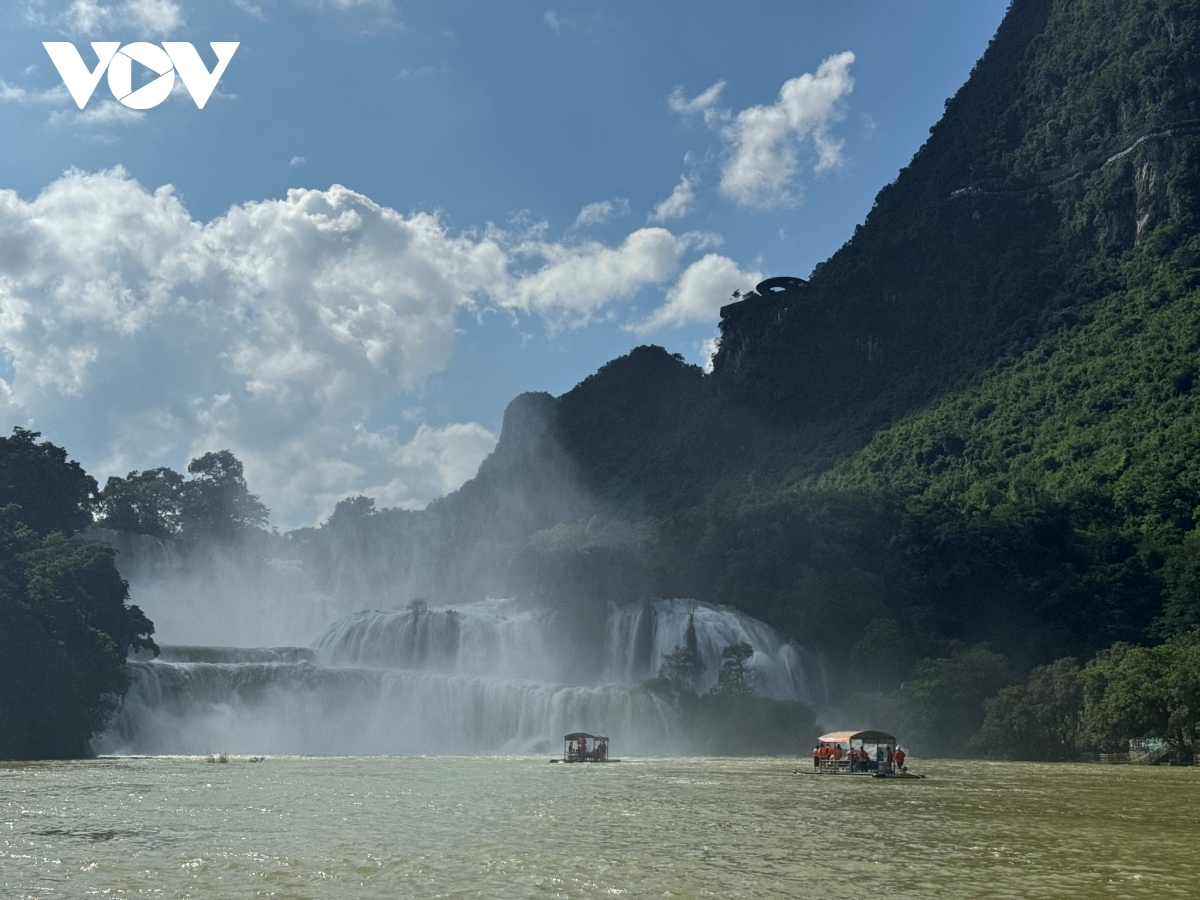 discovering ban gioc waterfall - one of the most beautiful worldwide picture 4