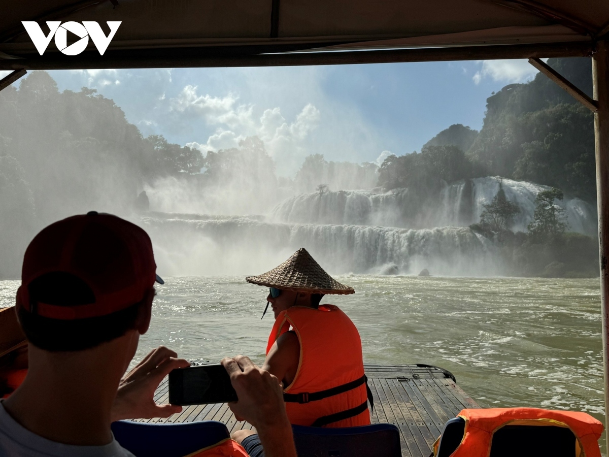 discovering ban gioc waterfall - one of the most beautiful worldwide picture 8