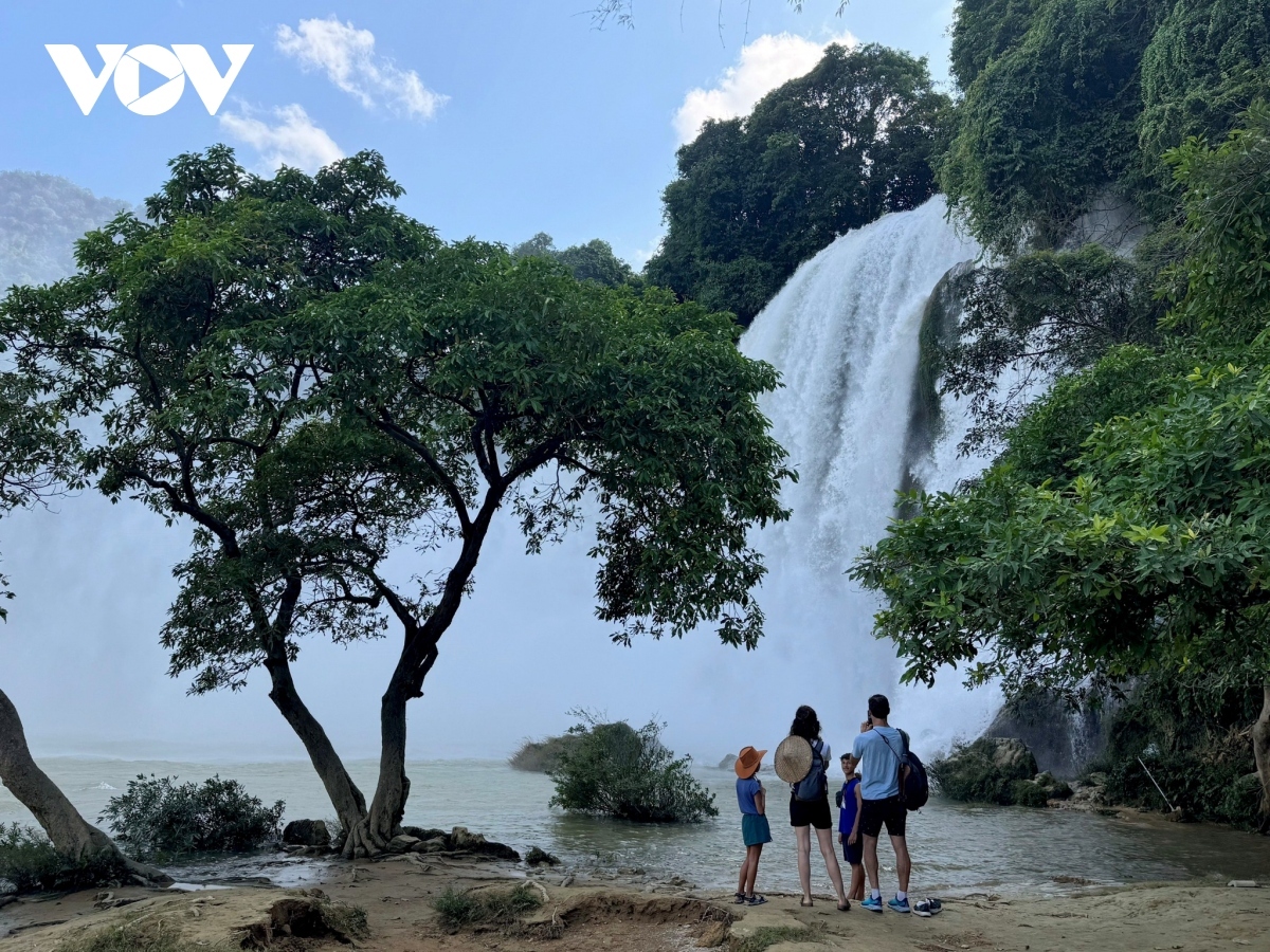 discovering ban gioc waterfall - one of the most beautiful worldwide picture 9