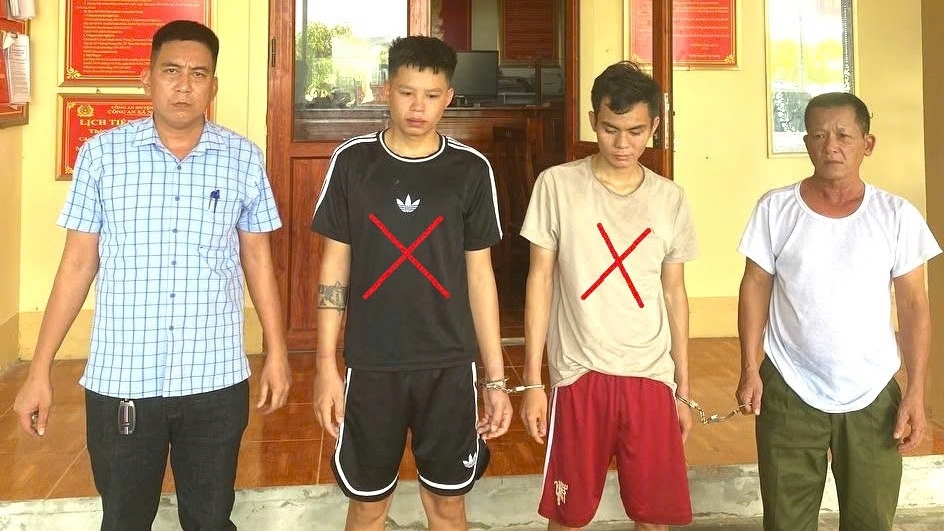 bat 2 doi tuong tang tru heroin tai phong tro hinh anh 1