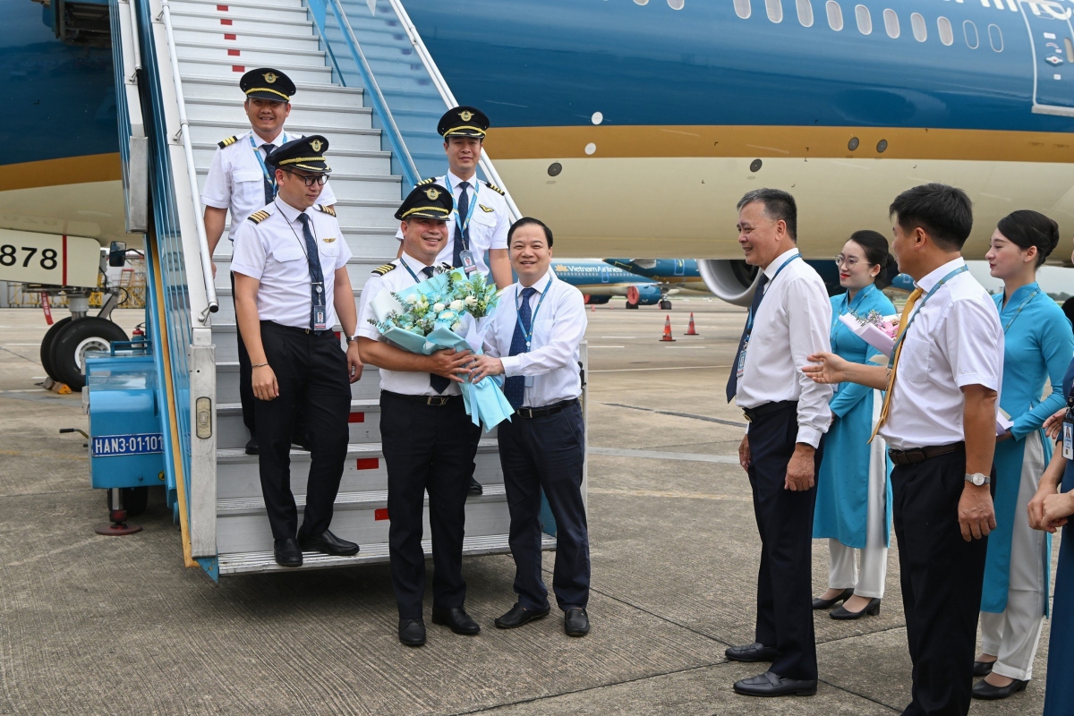 kham pha sieu may bay than rong boeing 787-10 cua vietnam airlines hinh anh 2