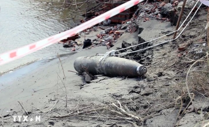 war-time bomb found in phu tho province picture 1