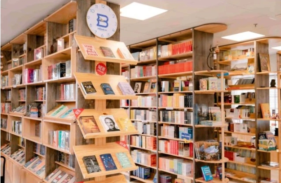 new bookstore aims to introduce vietnamese literature to the world picture 1