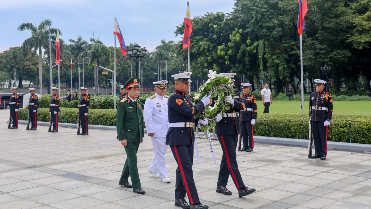 Dai tuong phan van giang chao xa giao tong thong philippines hinh anh 6