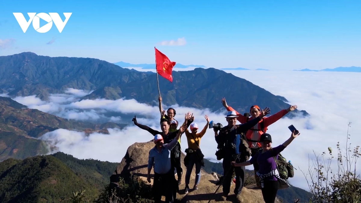 giai leo nui buoc chan tren may quang ba du lich tram tau, yen bai hinh anh 3