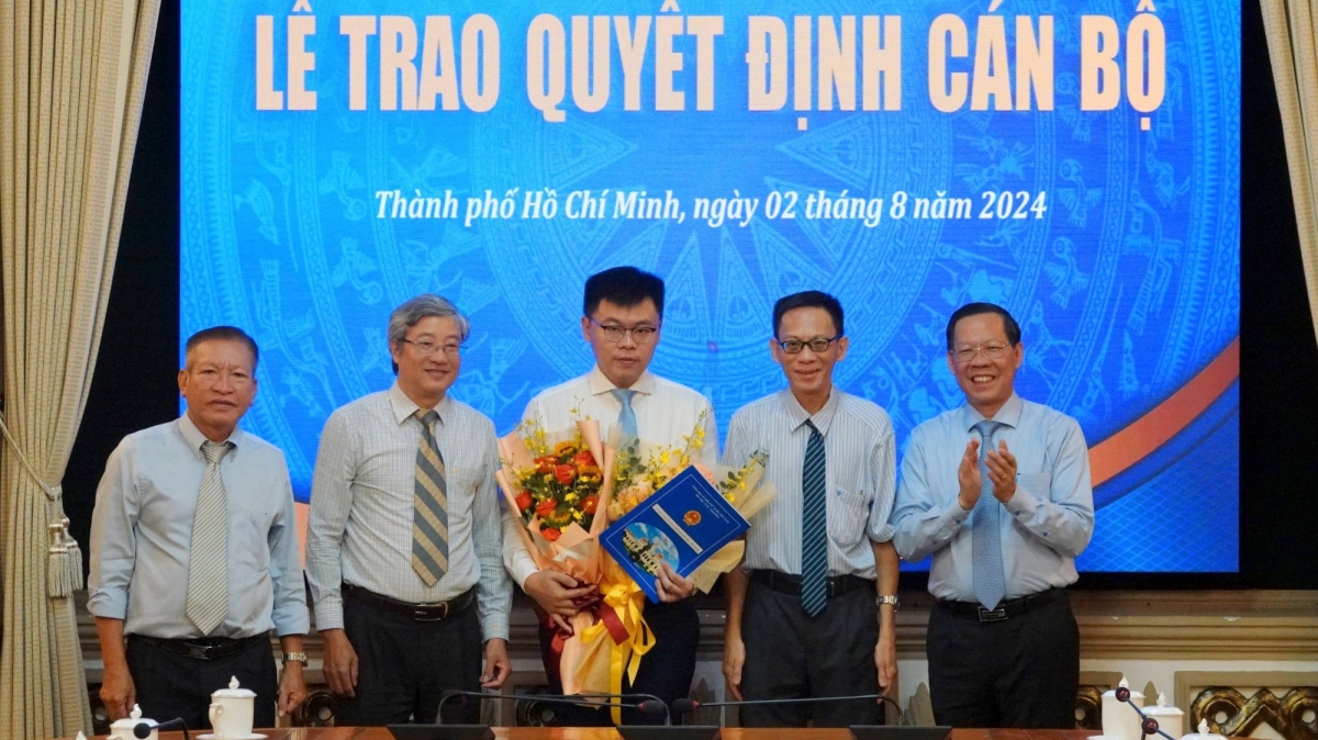 Ong truong minh huy vu lam vien truong vien nghien cuu phat trien tp.hcm hinh anh 3