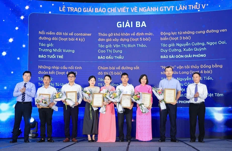 bo gtvt phat dong giai bao chi chao mung 80 nam ngay truyen thong nganh gtvt hinh anh 2