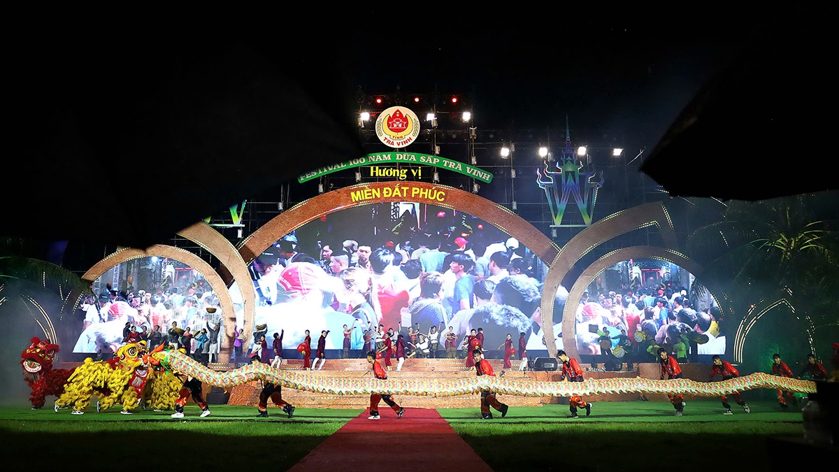 Khai mạc Festival tôn vinh đặc sản Dừa sáp tròn 100 năm “bén duyên” với Trà Vinh