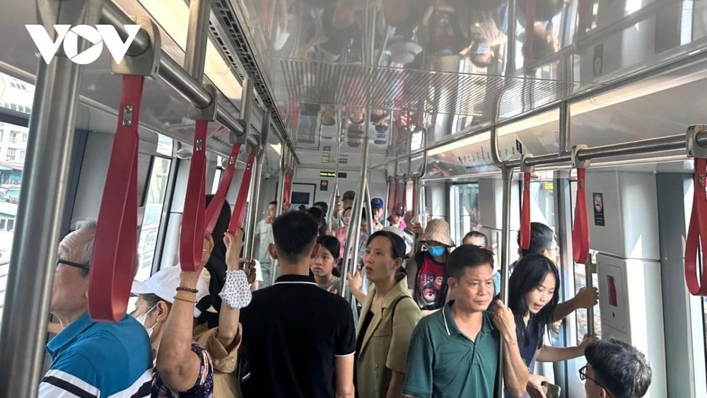 10 ngay dau van hanh, metro nhon-ga ha noi don hon 600.000 hanh khach hinh anh 1