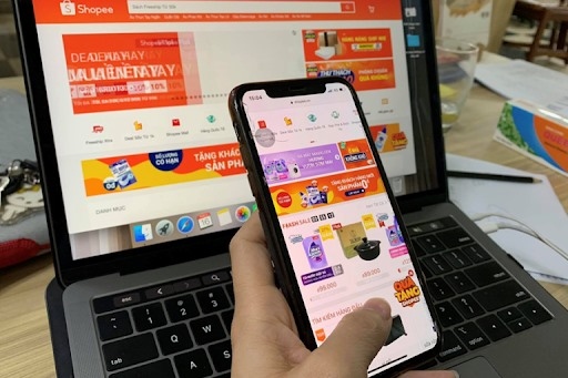 shopee and tiktok shop dominate e-commerce market picture 1