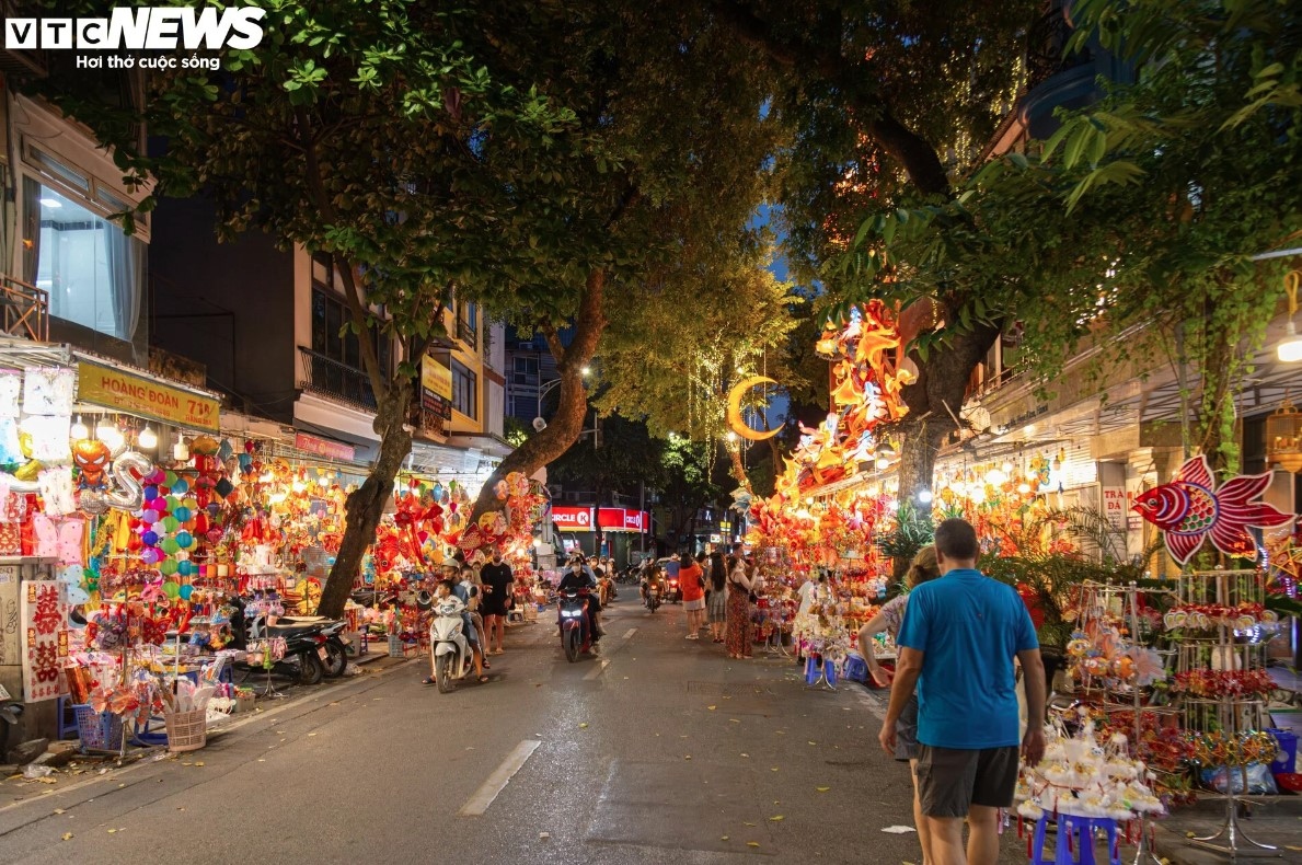 hang ma street gets hectic as mid-autumn festival nears picture 1