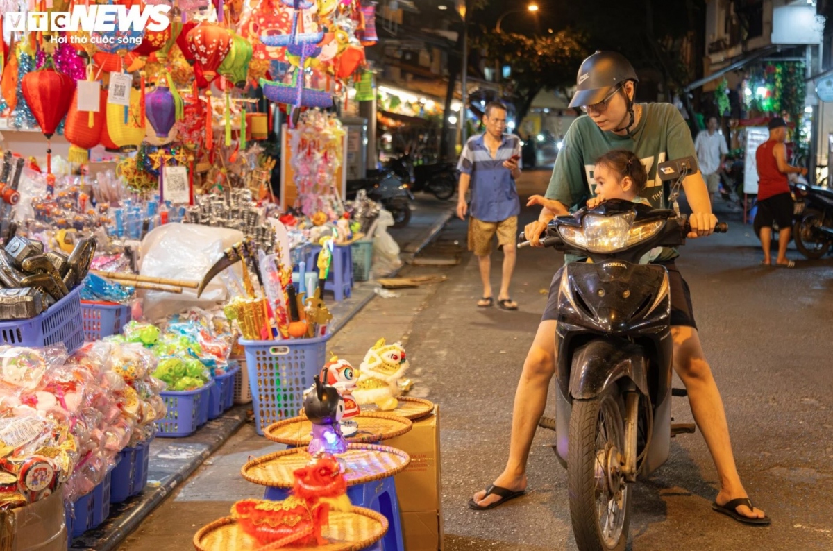 hang ma street gets hectic as mid-autumn festival nears picture 14