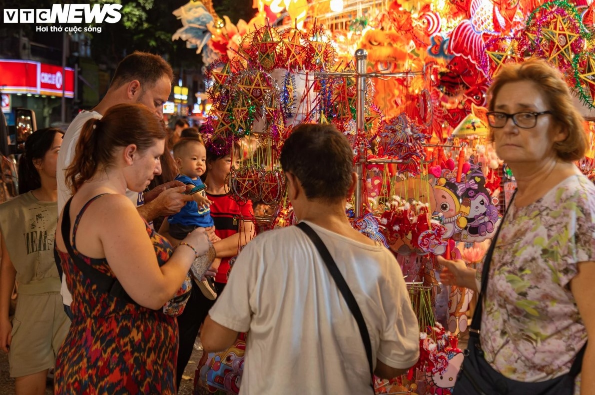 hang ma street gets hectic as mid-autumn festival nears picture 15