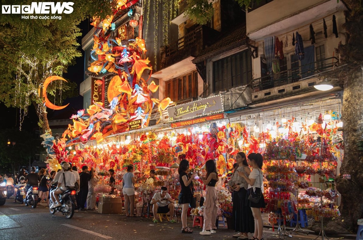 hang ma street gets hectic as mid-autumn festival nears picture 2