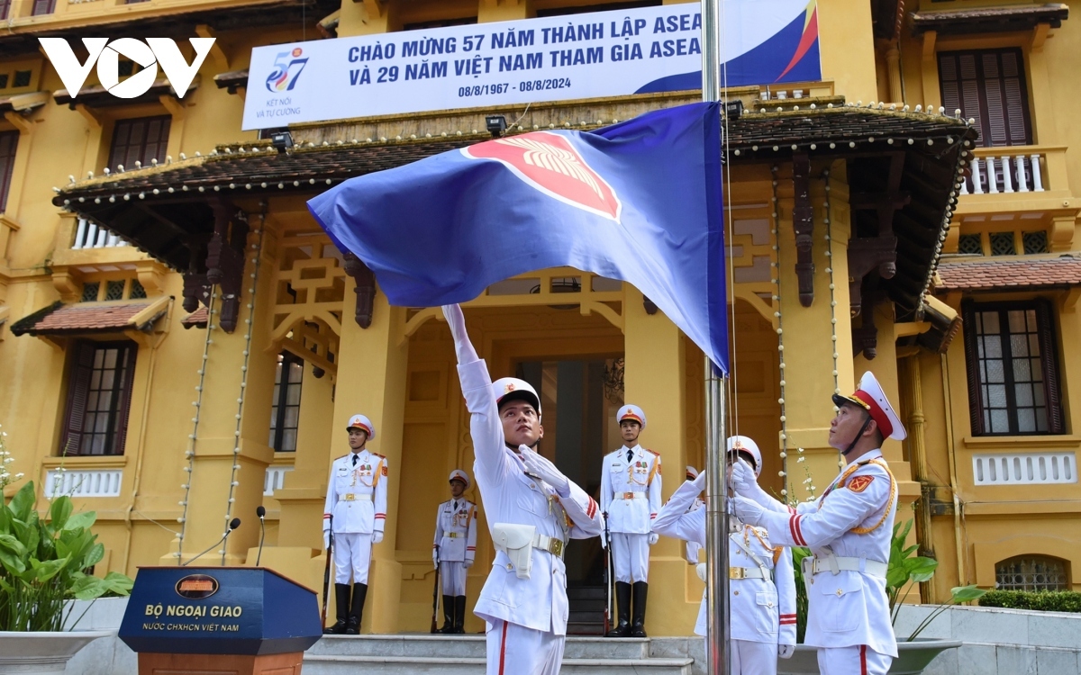 flag hoisting ceremony celebrates asean s 57th founding anniversary picture 1