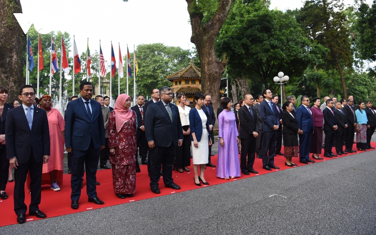 flag hoisting ceremony celebrates asean s 57th founding anniversary picture 4