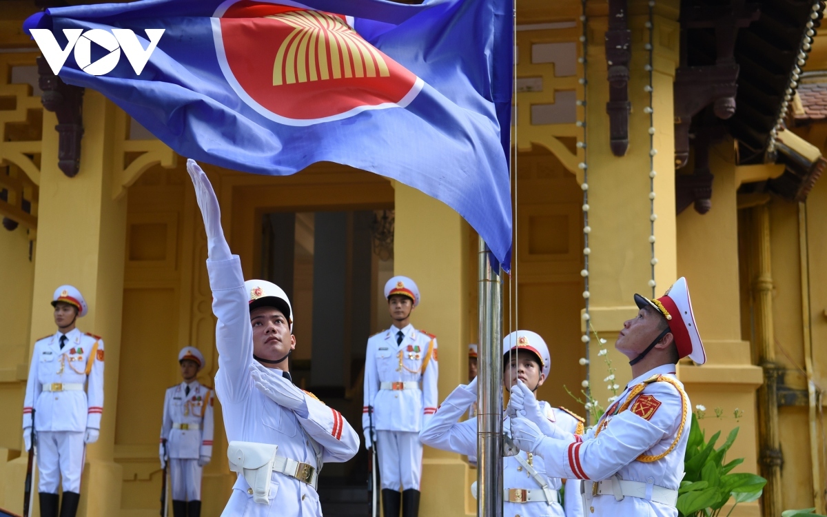 flag hoisting ceremony celebrates asean s 57th founding anniversary picture 7