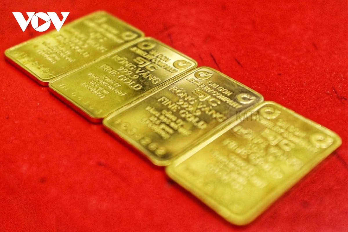 domestic gold prices experience sudden surge despite world market fall picture 1