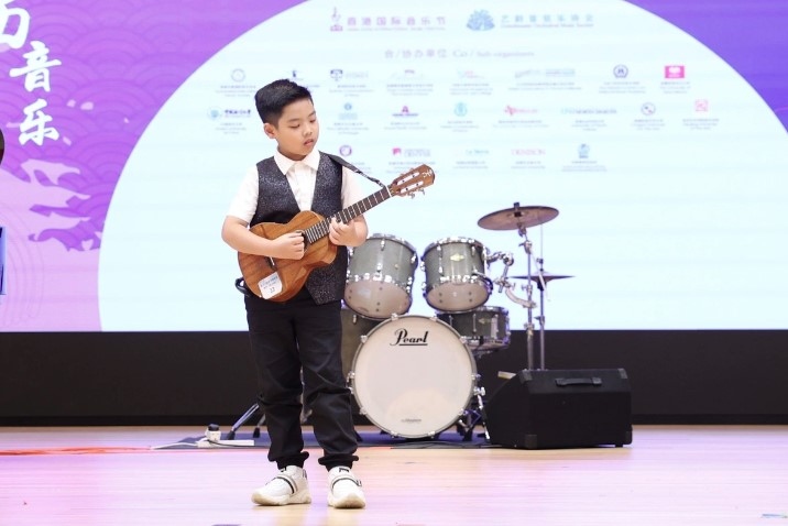 vietnamese-australian boy wins first prize at hong kong int l music festival picture 1