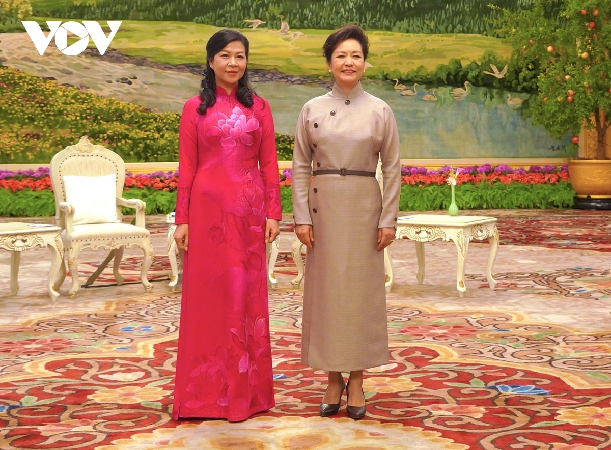 Wives of top Vietnamese, Chinese leaders enjoy tea, Chinese art performances