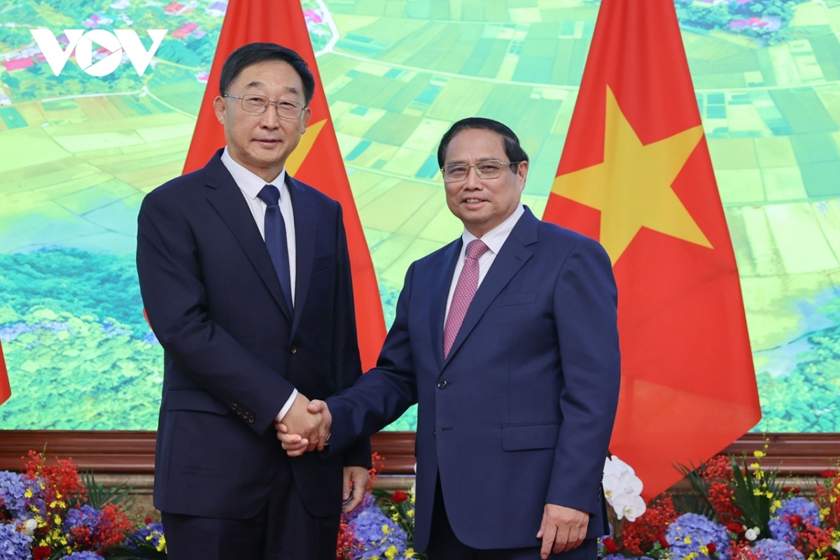 senior leaders of vietnam and china give top priority to developing bilateral ties picture 2