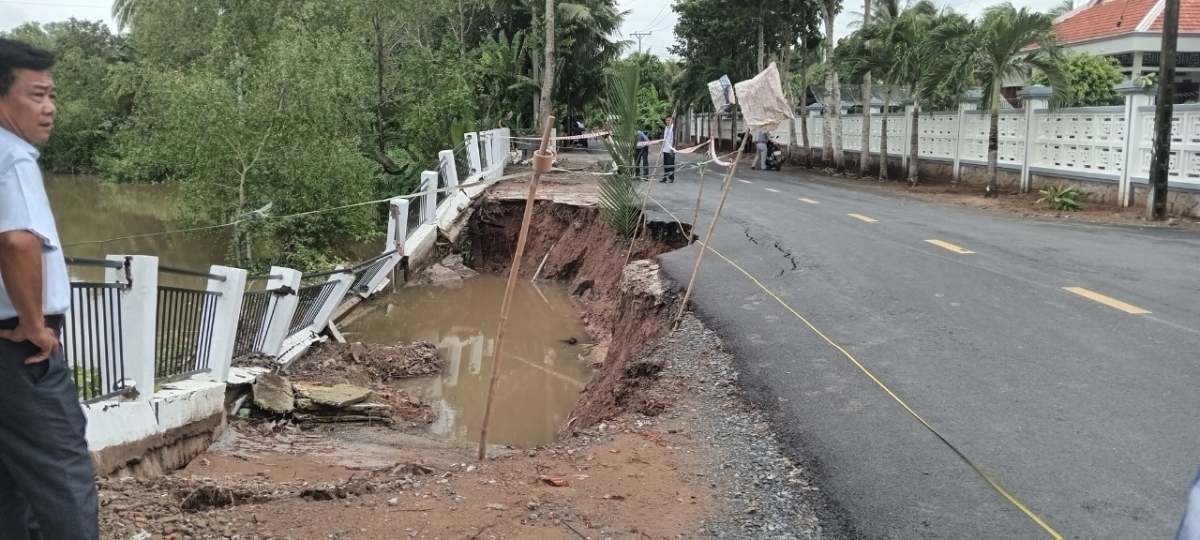 Vĩnh Long bước vào mùa mưa tình hình sạt lở diễn biến phức tạp
