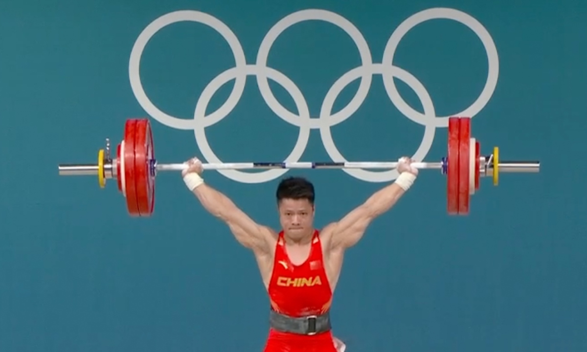 cu ta olympic 2024 trinh van vinh trang tay o hang 61kg nam hinh anh 2