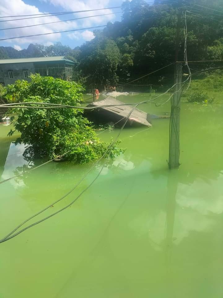 hang tram ho dan o xa dac biet kho khan tai cao bang bi co lap do nuoc lu hinh anh 2